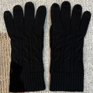 Brooks Brothers 100% Cable Knit Gloves (One Size)